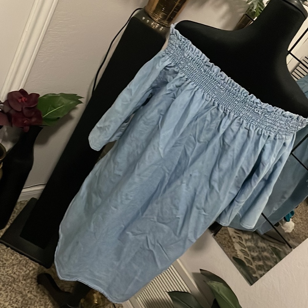 Dress - Picture 2 of 2